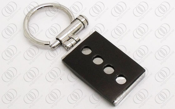 方法開いた、近いねじによってめっきされる正方形のステンレス鋼の キーホルダー の黒