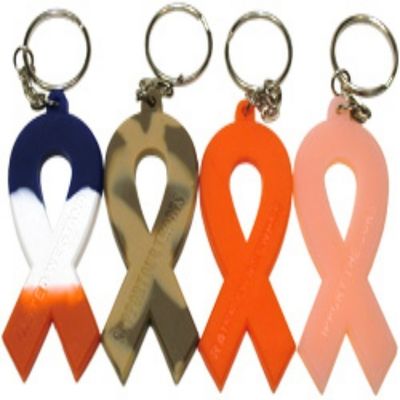 100% のシリコーンのペンダント昇進の Keychain の金属の付属品、Pantone 色